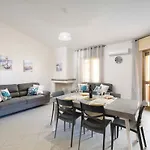 Berchida, Spazioso Con Verande A Apartmán *